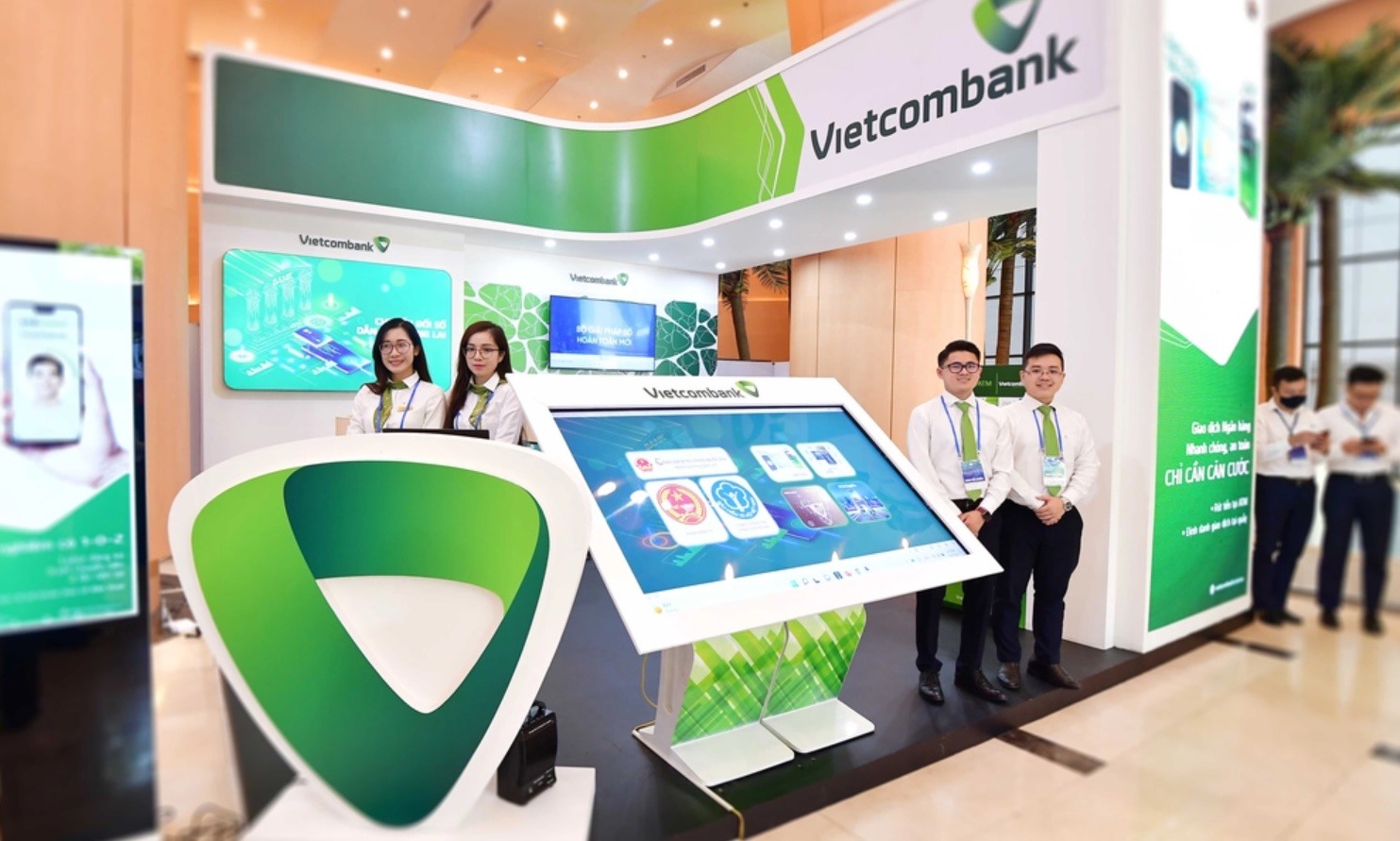 Vietcombank hiện đứng trong số 100 ngân hàng niêm yết có quy mô vốn hóa lớn nhất toàn cầu (18,5 tỉ USD). Ảnh: Vietcombank