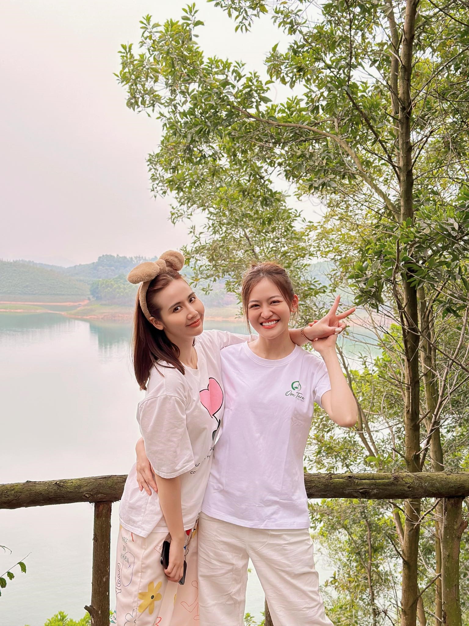 Thuỳ Anh và dàn sao du lịch Yên Bái.