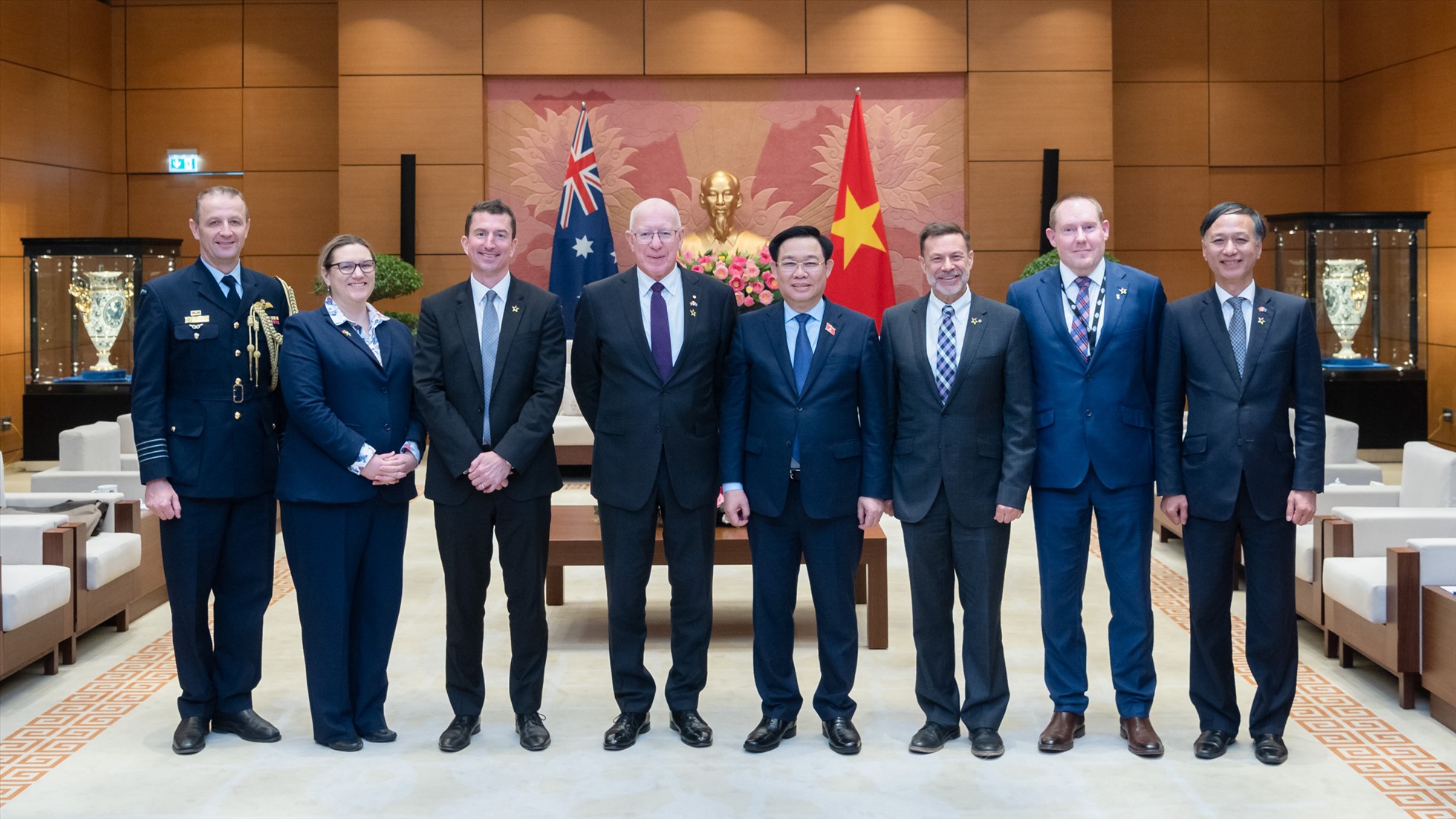 Chủ tịch Quốc hội Vương Đình Huệ và Toàn quyền Australia David Hurley cùng các đại biểu dự hội kiến. Ảnh: Quochoi.vn
