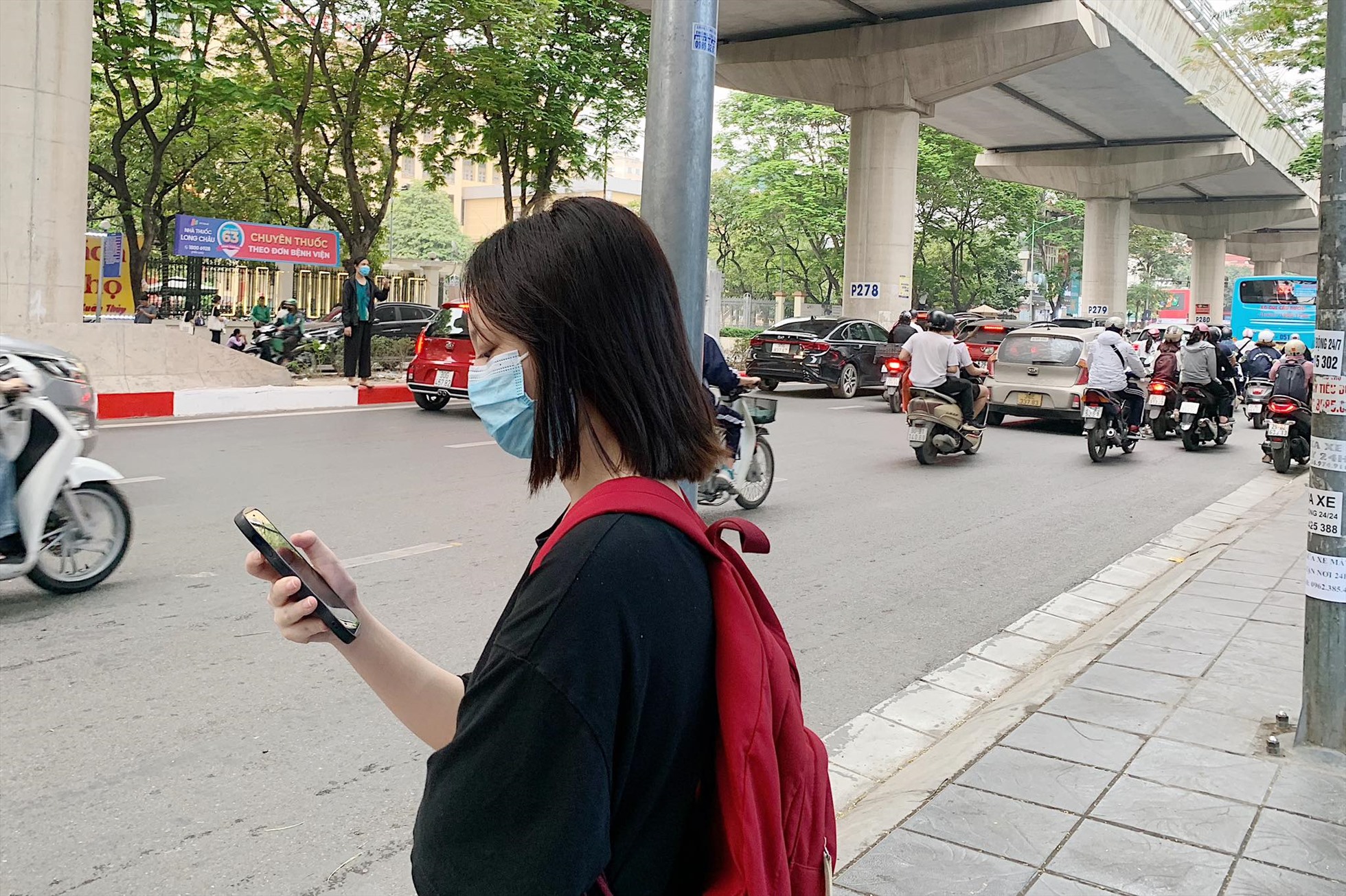 Chị Trần Minh Phương chưa hài lòng về chất lượng của xe buýt Hà Nội. Ảnh: Thu Hiền