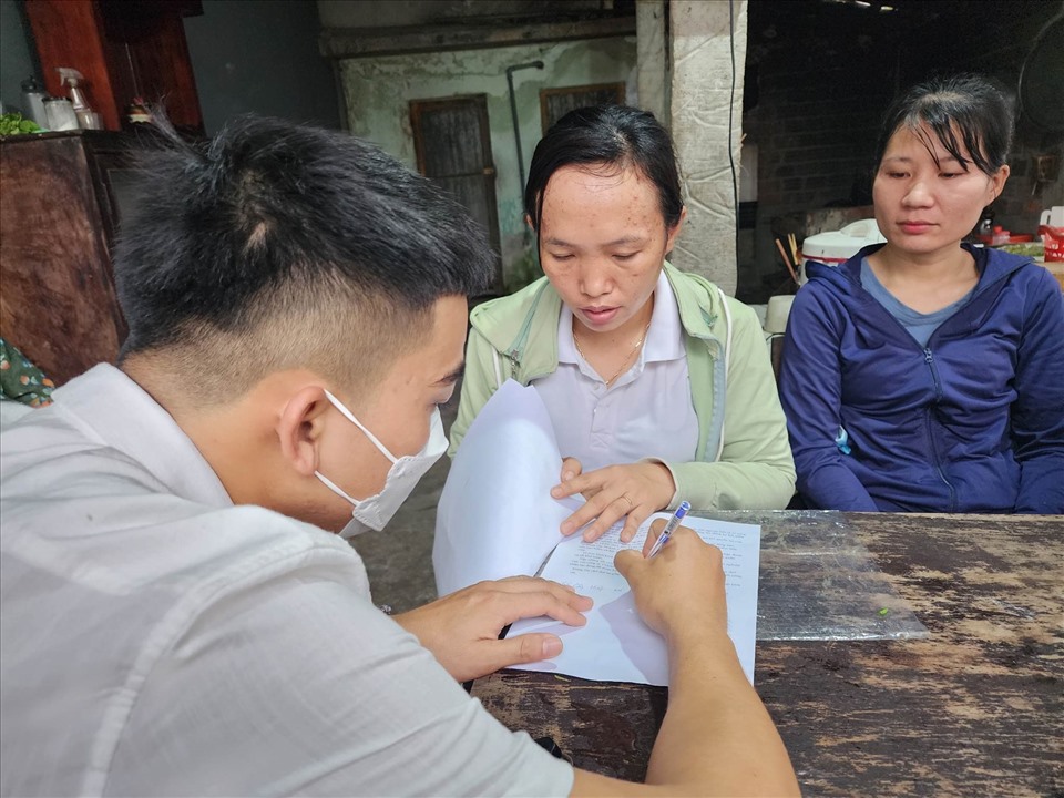 Người lao động từng làm việc tại Cocobay Đà Nẵng gửi đơn nhờ hỗ trợ đòi quyền lợi vì bị doanh nghiệp nợ BHXH hơn 3 năm nay. Ảnh: Thùy Trang