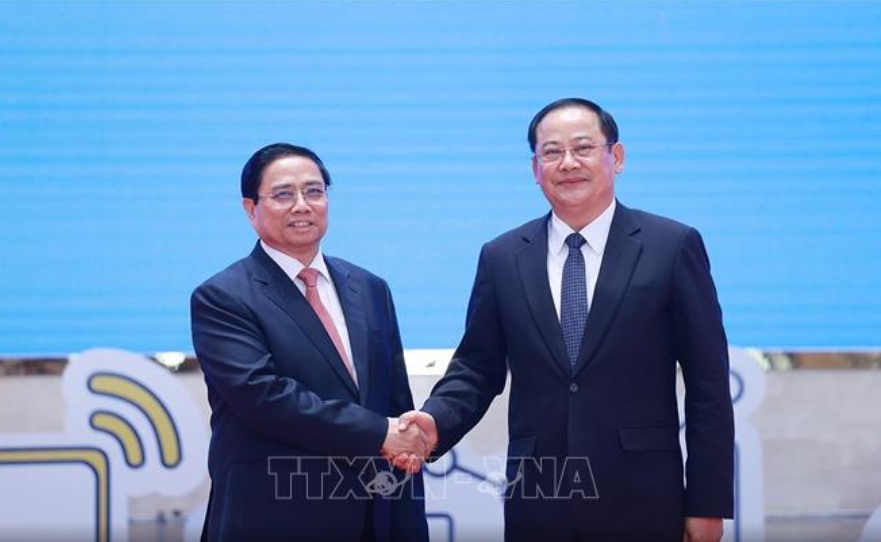 Thủ tướng Lào Sonexay Siphandone đón Thủ tướng Phạm Minh Chính. Hội nghị Ảnh: TTXVN