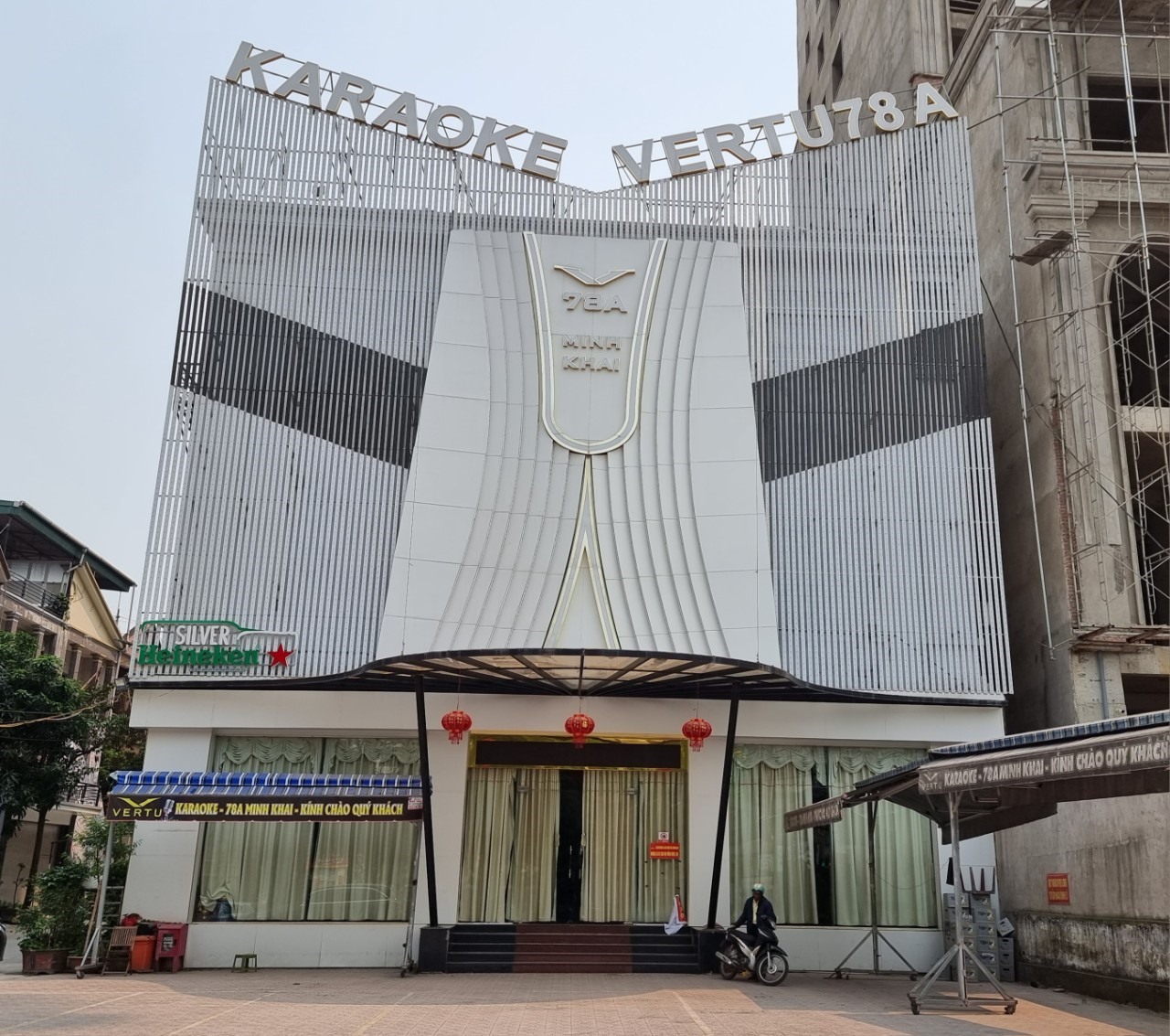 Cơ sở kinh doanh karaoke tại số 78 Minh Khaii - TP Vinh dừng hoạt động nhiều tháng nay. Ảnh: Quang Đại