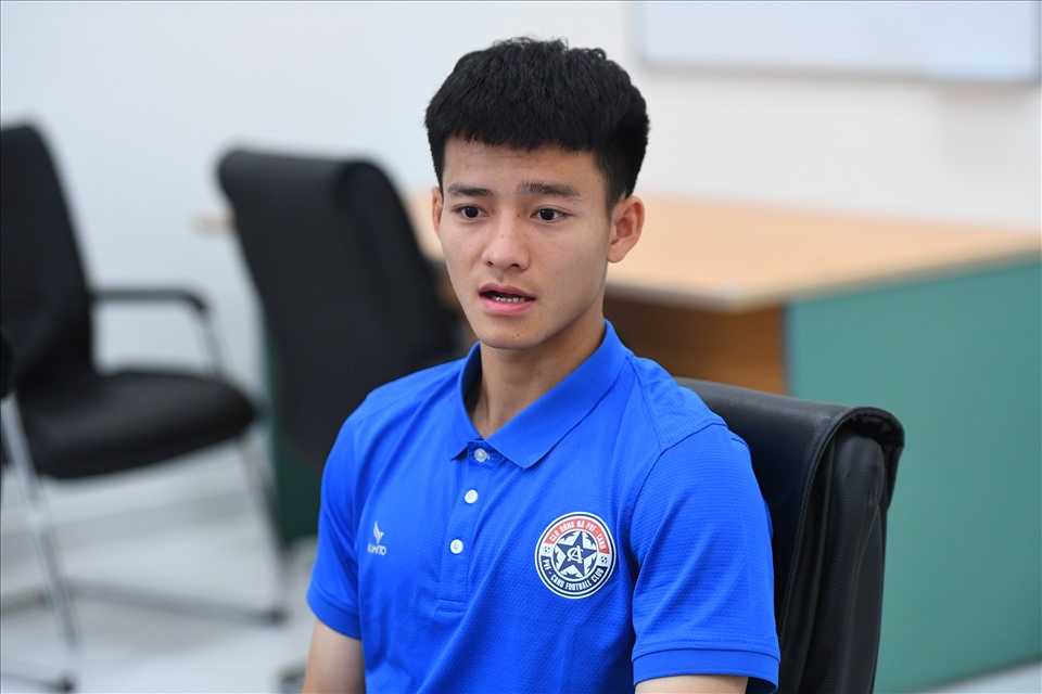 Tiền đạo Nguyễn Thanh Nhàn có cuộc trò chuyện với Lao Động sau khi trở về từ U20 và U23 Việt Nam. Ảnh: Minh Phong