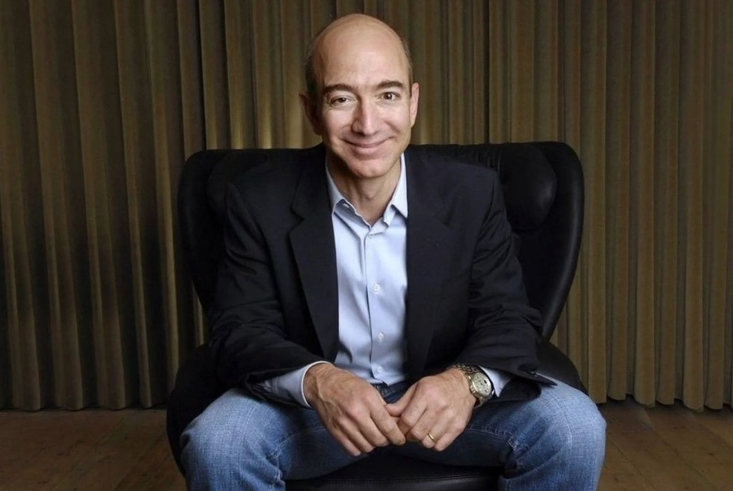 Tỉ phú Jeff Bezos. Ảnh: @ulyssenardinofficial/Instagram