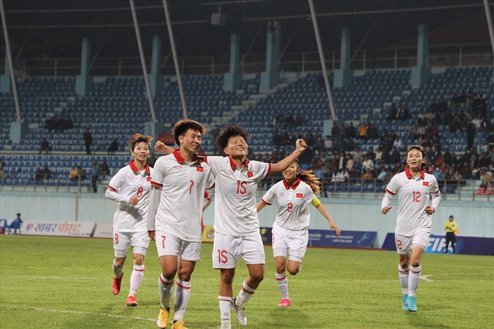 Đội tuyển nữ Việt Nam dẫn trước 3-0 trong hiệp 1. Ảnh: VFF