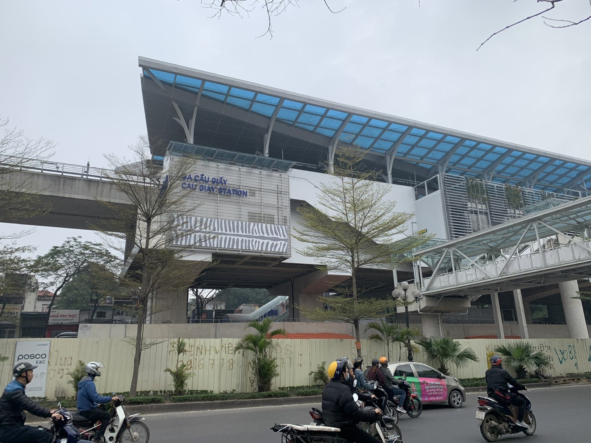 Đường sắt đô thị Nhổn - ga Hà Nội đang đưa vào bước vận hành thử đoạn trên cao Nhổn - Cầu Giấy. Ảnh: Trần Vương