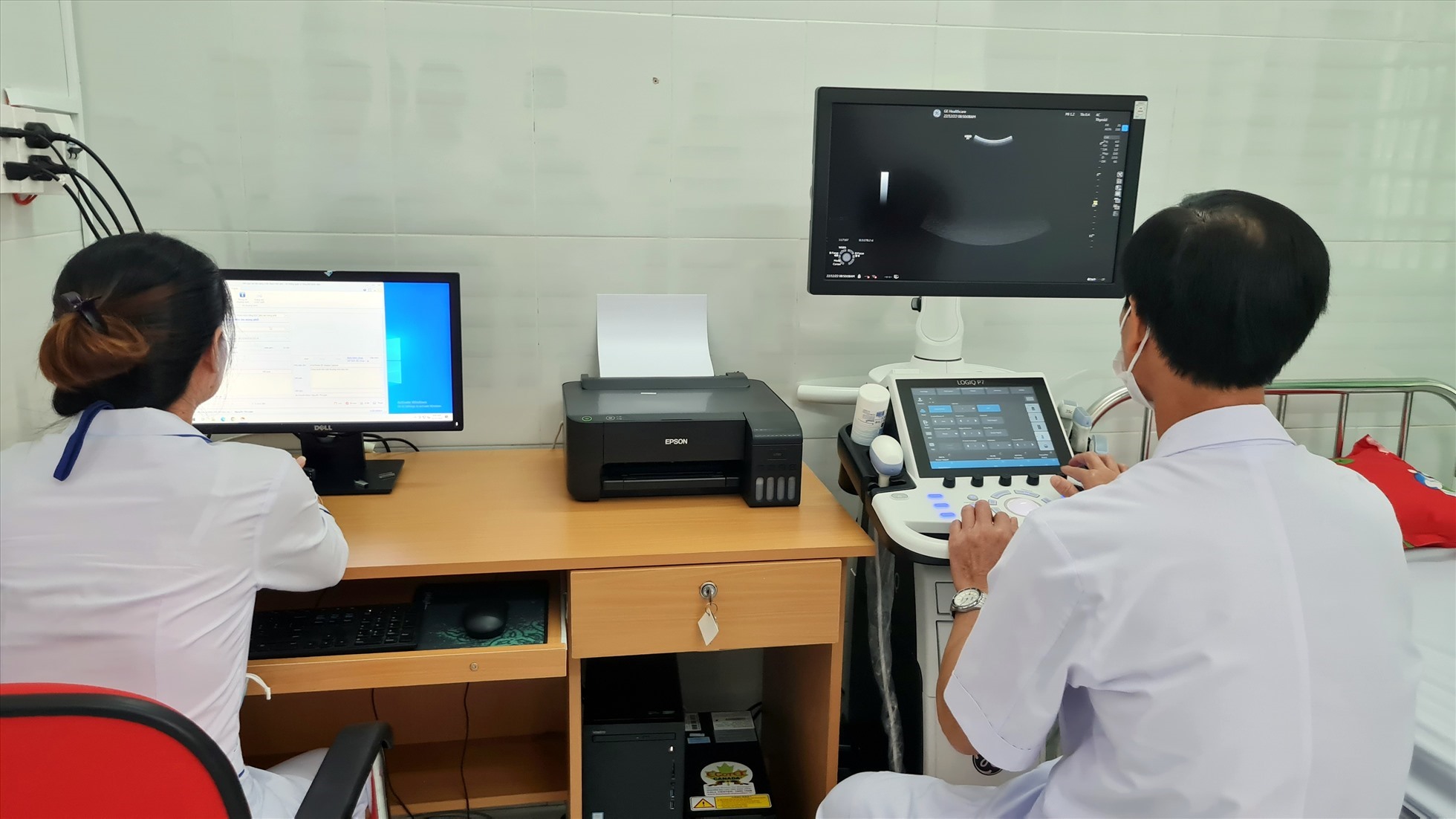 Hình ảnh nhân viên y tế Bệnh viện Lao và Bệnh phổi Bạc Liêu đi vào hoạt động ngày 22.12.2022. Ảnh: Nhật Hồ