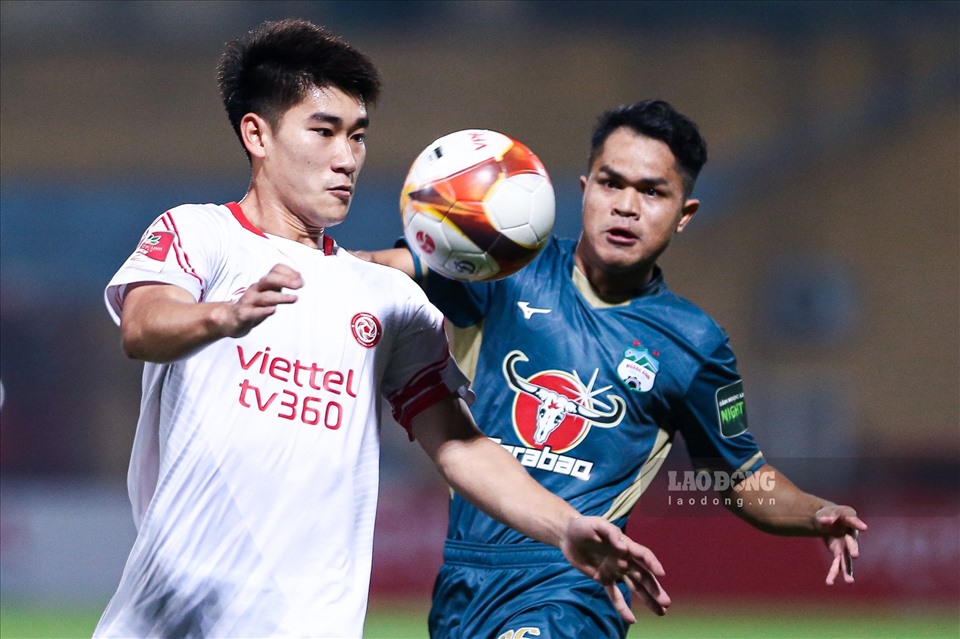 Ngoài ra, một số cầu thủ trẻ khác như Đức Việt, Quốc Việt, Văn Triệu, Hữu Phước cùng có tên trong danh sách đăng kí thi đấu của Hoàng Anh Gia Lai và chờ đợi cơ hội ra sân ở trận đấu này.