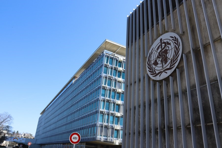 Bên ngoài trụ sở của Tổ chức Y tế Thế giới (WHO) ở Geneva, Thụy Sĩ. Ảnh: Xinhua