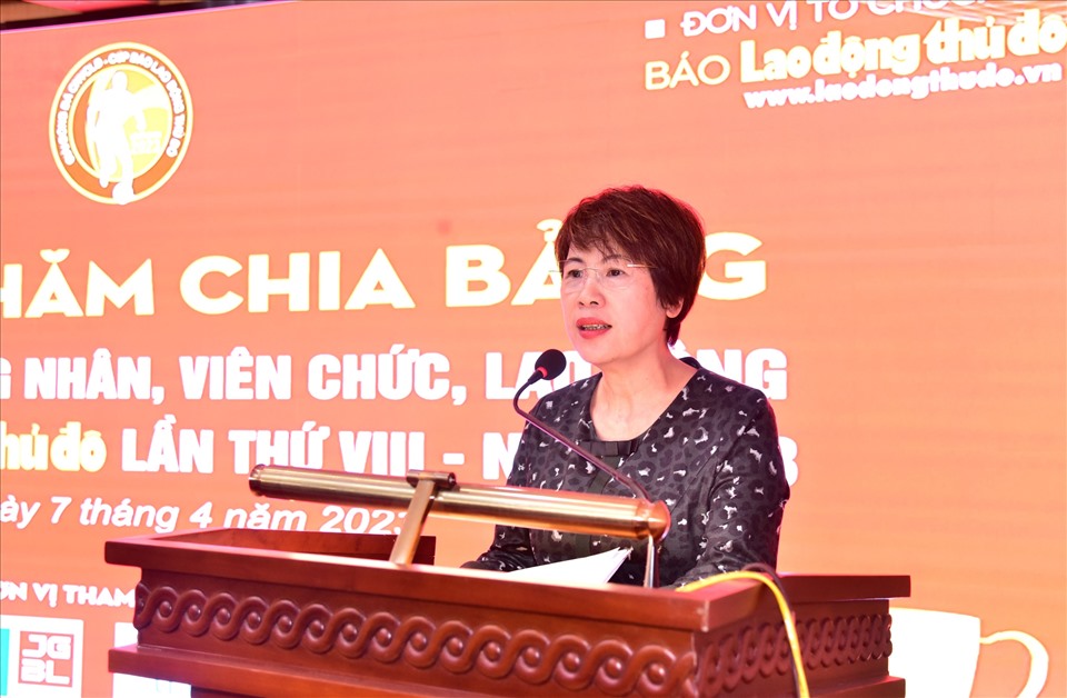 Bà Lê Thị Bích Ngọc - Tổng Biên tập báo Lao động Thủ đô phát biểu tại buổi lễ. Ảnh: Hà Anh