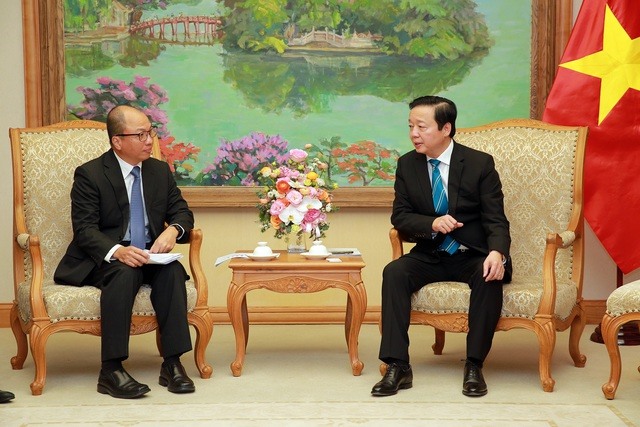Phó Thủ tướng Trần Hồng Hà đề nghị Tập đoàn Toyota phải tiếp tục đổi mới, tăng tỉ lệ nội địa hoá ô tô sản xuất trong nước. Ảnh: Minh Khôi