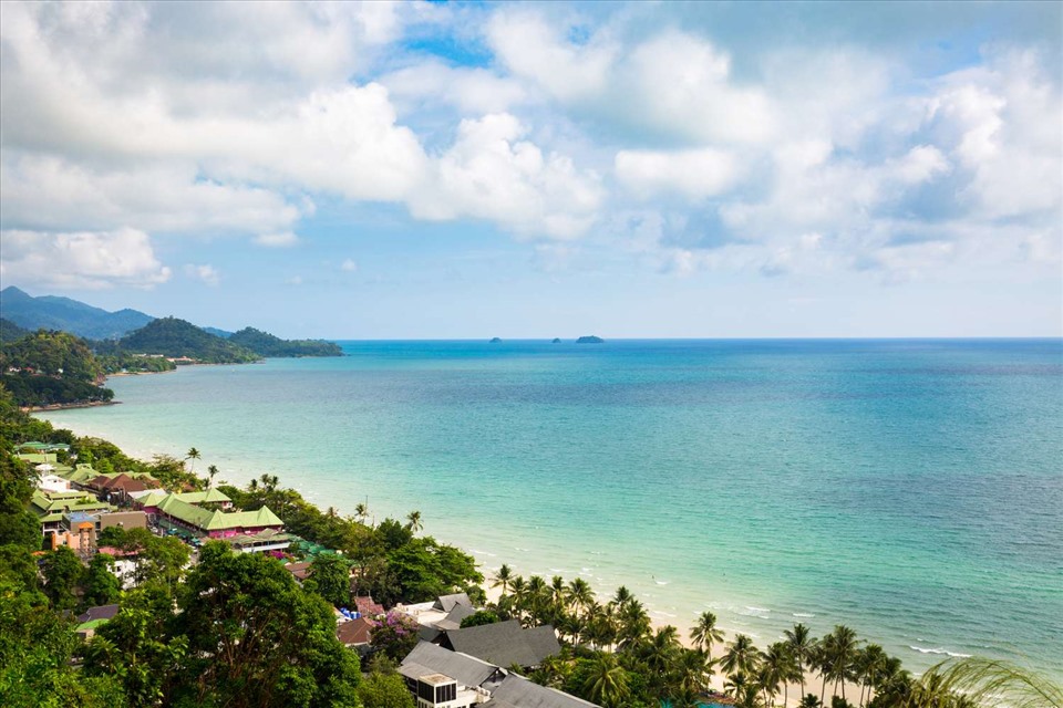 Koh Chang được ưu ái gọi là Đảo Voi vì kích thước khổng lồ và mũi đất hình con voi. Ảnh: TripSavvy