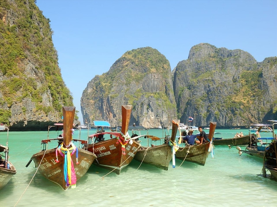 Koh Phi Phi được mệnh danh là hòn đảo thiên đường hoang sơ. Ảnh: Advanturous Kate