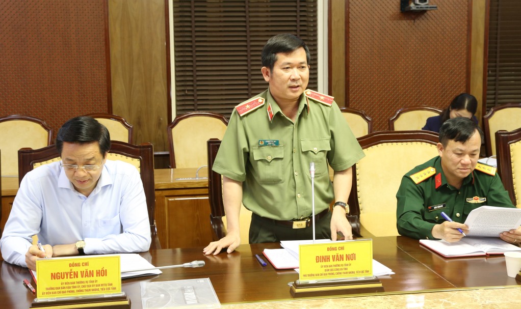 Thiếu tướng Đinh Văn Nơi - Giám đốc Công an tỉnh Quảng Ninh - phát biểu tại hội nghị. Ảnh: Thanh Tùng