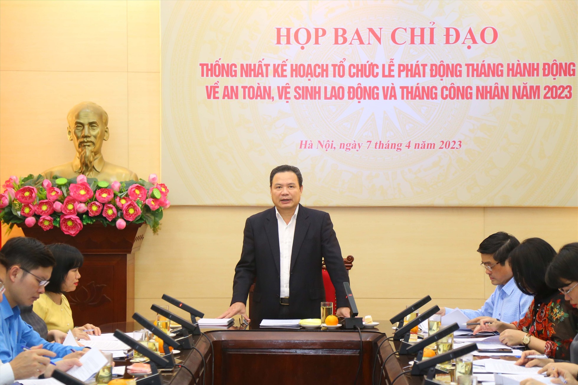 Thứ trưởng Lê Văn Thanh, Phó trưởng Ban Chỉ đạo Tháng hành động về ATVSLĐ Trung ương chủ trì và phát biểu tại cuộc họp. Ảnh: Bộ LĐTBXH.
