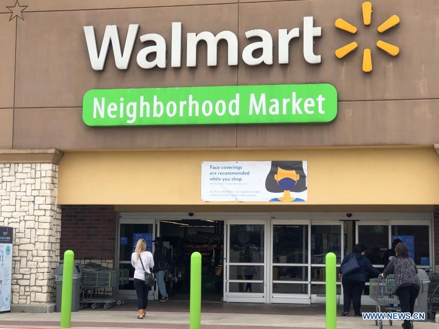Walmart sẽ thêm hàng nghìn trạm sạc xe điện vào chuỗi cửa hàng bán lẻ. Ảnh: Xinhua