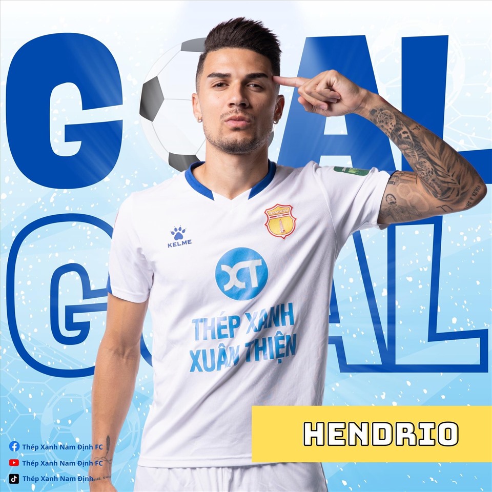 Hendrio thực hiện thành công quả 11m, mang về trận hoà 1-1 cho Nam Định. Ảnh: Nam Định FC