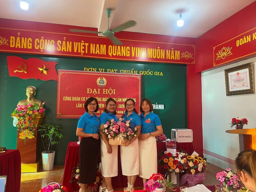 Đại hội CĐCS Trường mầm non Lản Nhì Thàng. Ảnh: LĐLĐ huyện Phong Thổ.