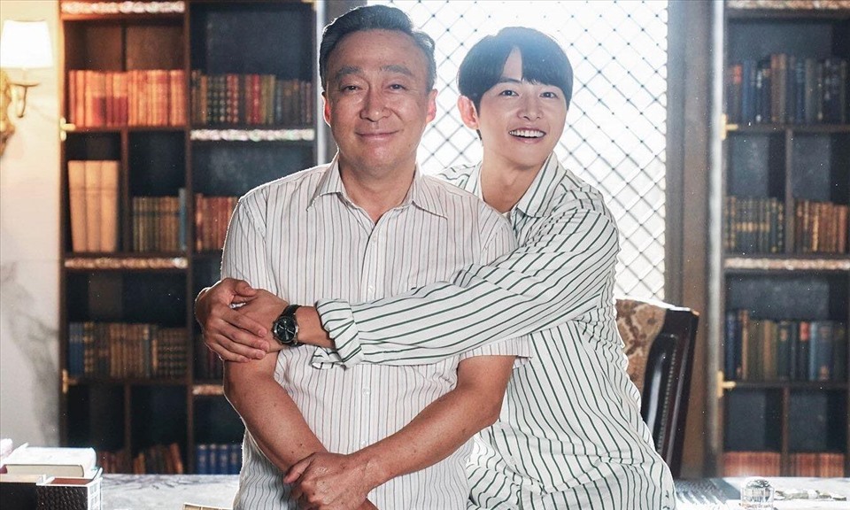 Song Joong Ki và Lee Sung Min đóng chính Reborn Rich. Ảnh: Instagram Song Joong Ki
