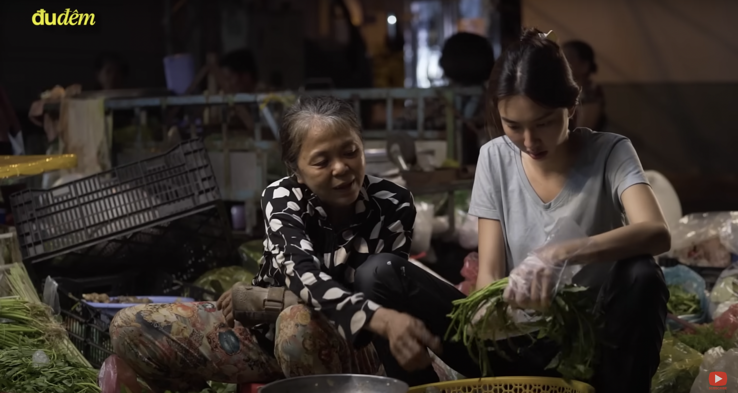 Những hình ảnh giản dị của Thuỳ Tiên khi trải nghiệm bán rau củ. Ảnh: Nhà sản xuất.