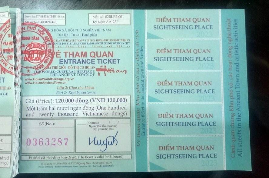 2 mệnh giá vé hiện hành có giá trị 120 nghìn đồng/khách nước ngoài, 80 nghìn đồng/ khách Việt Nam. Ảnh Hoàng Bin