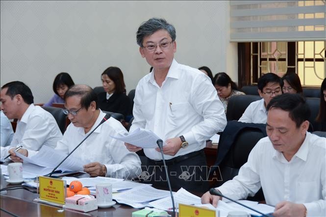 Phó Chủ tịch UBND tỉnh Hưng Yên Nguyễn Duy Hưng báo cáo Đoàn giám sát. Ảnh: Mai Ngoan/TTXVN