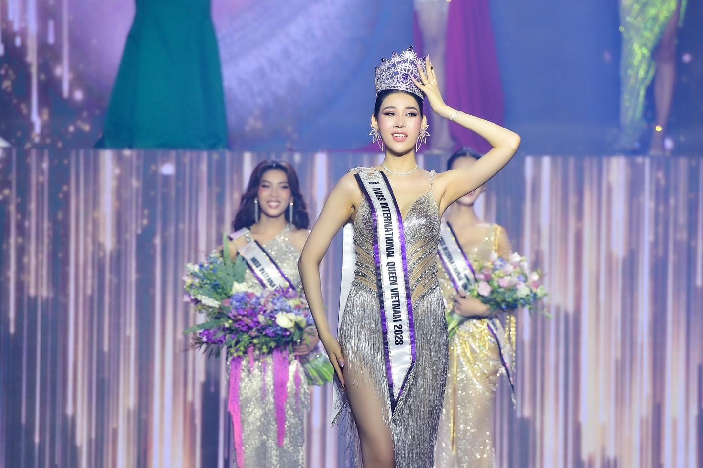 Tối 8.4, Dịu Thảo đã chính thức giành ngôi vị Hoa hậu chuyển