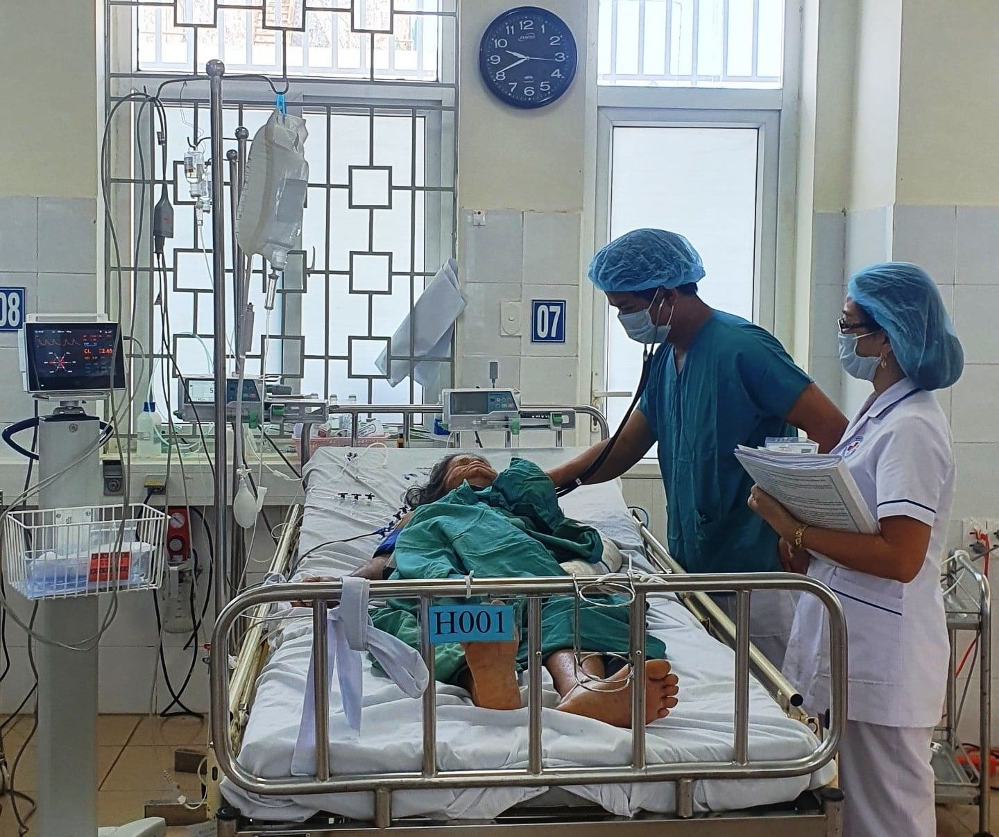 Dù đã có nhiều nỗ lực nhưng ngành y tế Quảng Ngãi vẫn chưa đáp ứng nhu cầu khám chữa bệnh ngày càng cao của người dân. Ảnh: Bệnh viện đa khoa tỉnh Quảng Ngãi.