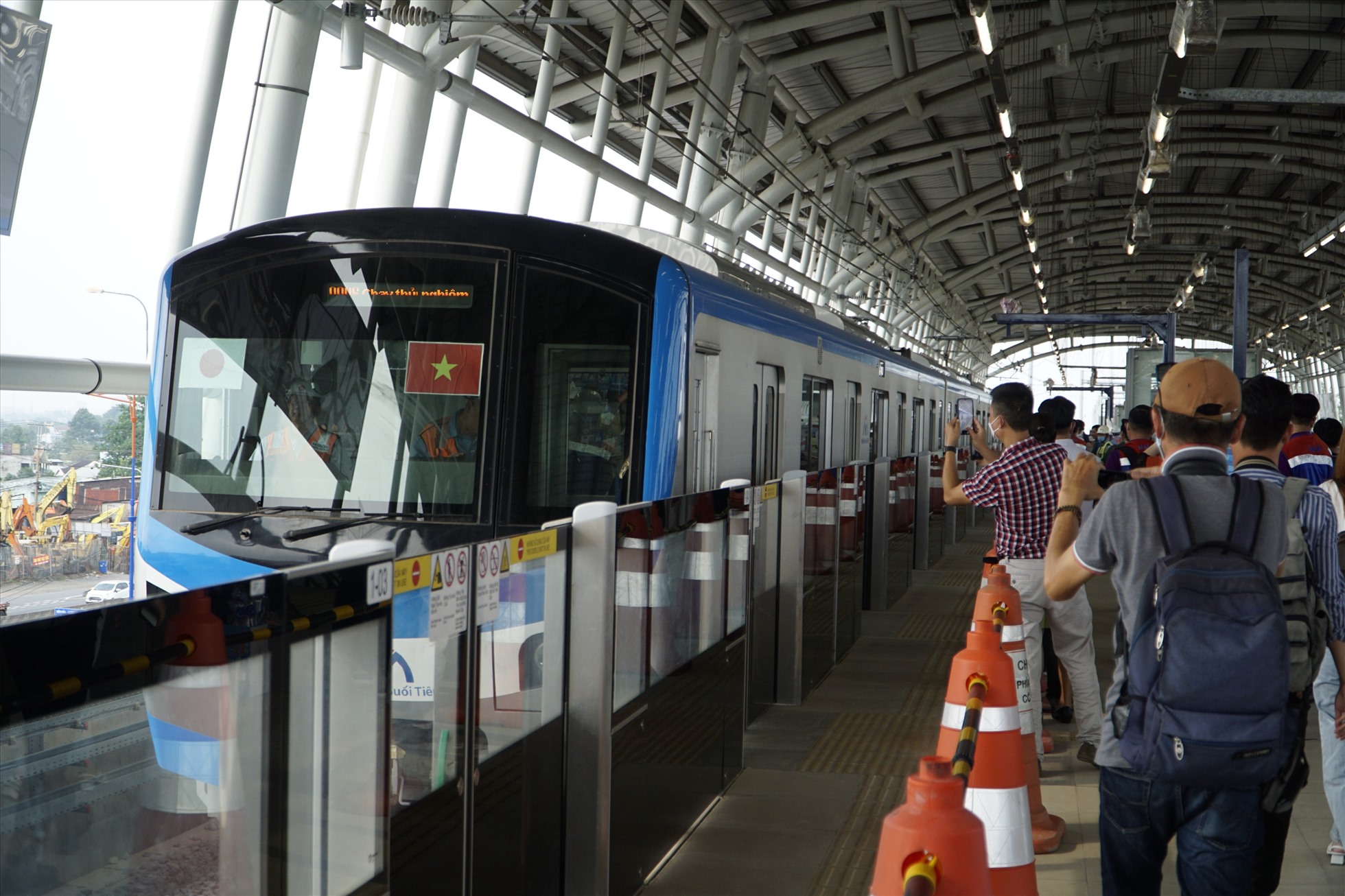 Mới đây, ngày 26.4, MAUR đã tổ chức 6 chuyển chạy thử nghiệm đoạn trên cao từ ga Suối Tiên đến ga An Phú (TP Thủ Đức), chở khoảng 2.000 khách tham quan trên lộ trình dài khoảng 12,3 km.