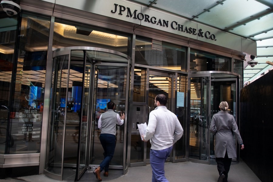 JPMorgan Chase mua lại phần lớn tài sản và nhận các khoản tiền gửi, được bảo hiểm và không được bảo hiểm của First Republic Bank từ FDIC. Ảnh: Xinhua