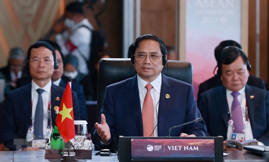 Thủ tướng Phạm Minh Chính phát biểu tại phiên toàn thể Hội nghị Cấp cao ASEAN lần thứ 42. Ảnh: TTXVN
