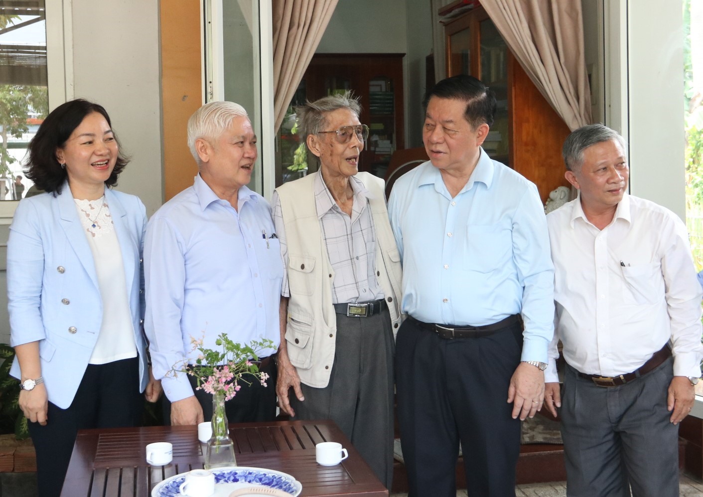 Trưởng Ban Tuyên giáo Trung ương Nguyễn Trọng thăm Mẹ Việt Nam Anh hùng