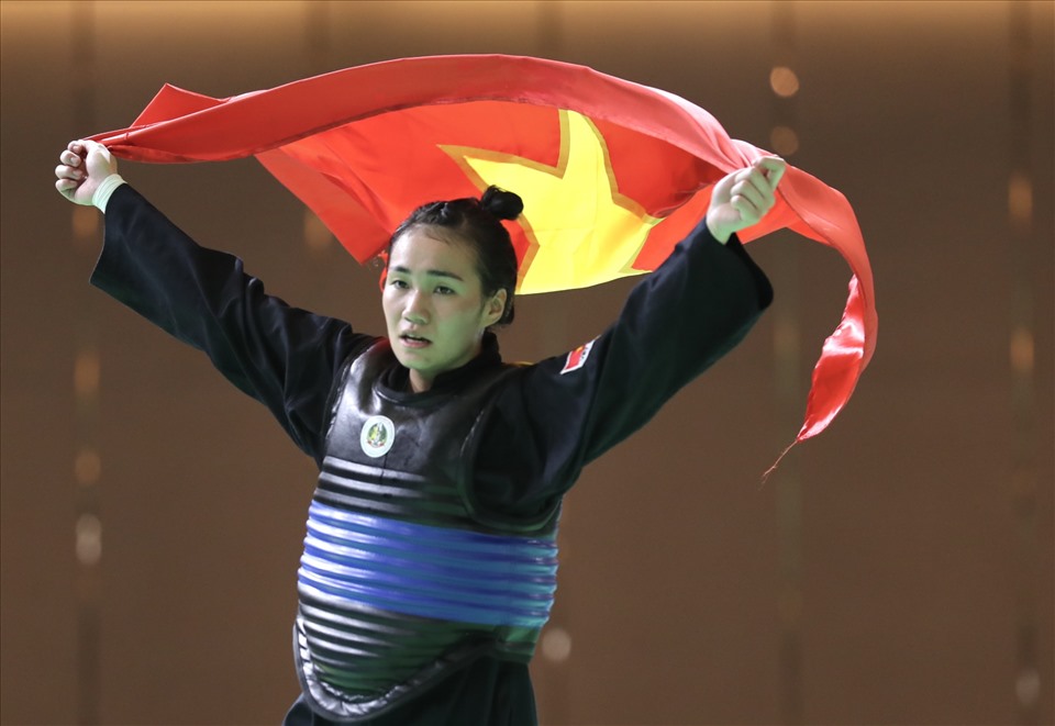 Như vậy, sau nhiều tranh cãi thì Nguyễn Hoàng Hồng Ân là người giành huy chương vàng đầu tiên cho đội Pencak Silat Việt Nam ở SEA Games 32. Đây là lần đầu tiên, Hồng Ân được lên đội tuyển quốc gia và có SEA Games đầu tiên trong sự nghiệp và giành huy chương vàng đầy quý giá.