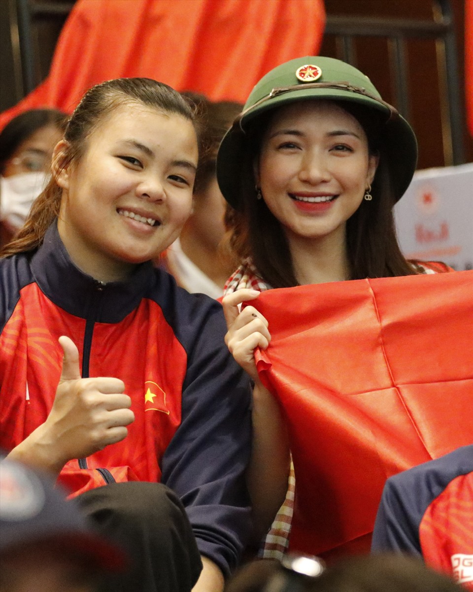 Giọng ca Thị Màu chia sẻ: “Tôi rất vui được có mặt ở đây. Cảm xúc của tôi rất hạnh phúc. Tôi chúc các vận động viên, các đội tuyển Việt Nam, các võ sĩ Việt Nam thi đấu thật tốt, giành nhiều huy chương cho đất nước“.