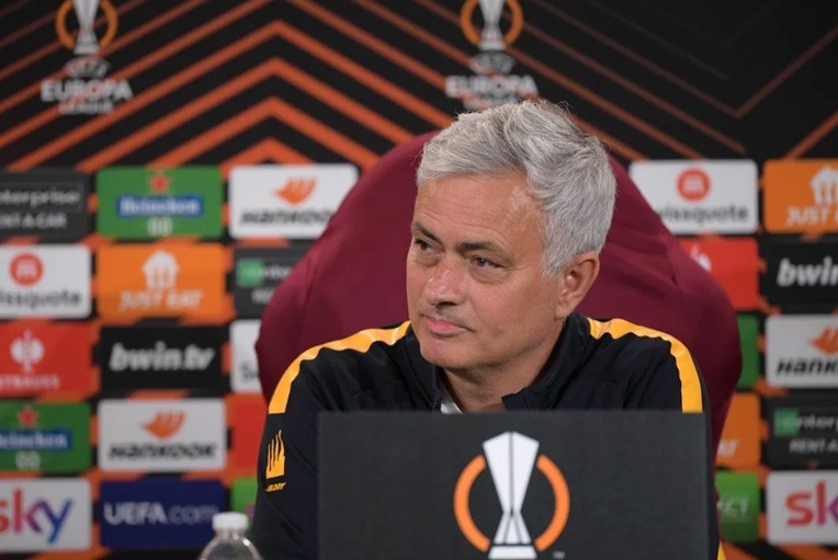 Mourinho đang đứng trước cơ hội thêm một lần làm mát mặt các cổ động viên AS Roma. Ảnh: AFP