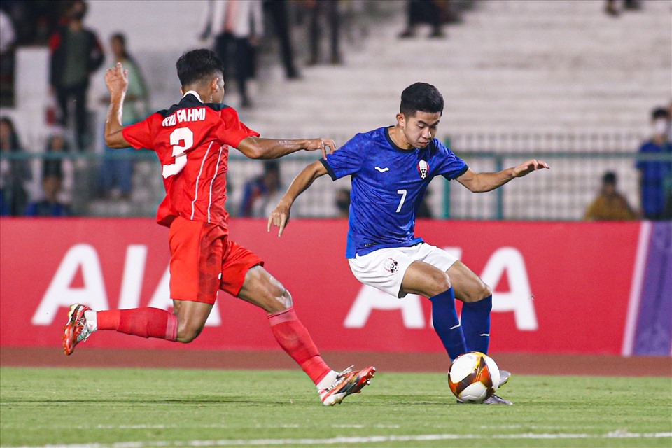 U22 Lào bước vào trận quyết đấu với U22 Indonesia ở lượt trận cuối vòng bảng SEA Games 32. Thầy trò huấn luyện viên Honda buộc phải giành chiến thắng, đồng thời hi vọng U22 Myanmar không thắng U22 Philippines ở trận đấu cùng giờ.