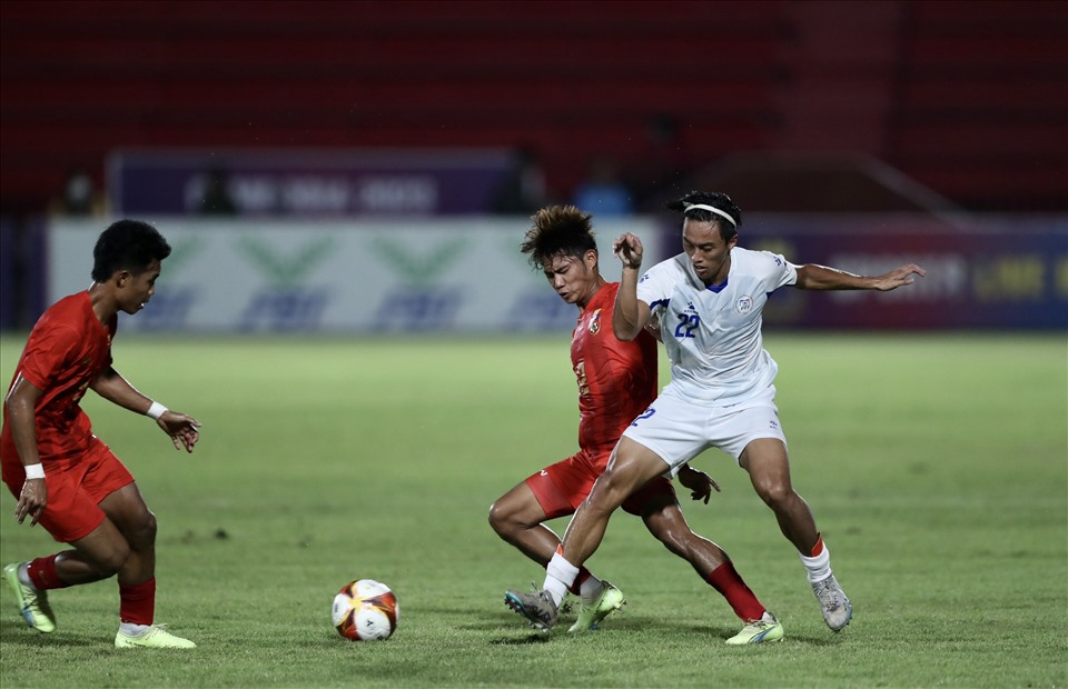 Chính đội bóng đã chính thức bị loại lại có những cơ hội ghi bàn ở phút 27 khi John Lucero sút bóng trong vòng cấm nhưng không thể thắng được thủ môn của thủ môn U22 Myanmar.