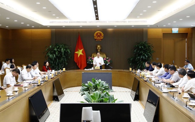 Phó Thủ tướng Lê Minh Khái chủ trì cuộc họp về tình hình sản xuất, kinh doanh và xây dựng đề án tái cơ cấu Tập đoàn điện lực Việt Nam (EVN). Ảnh VGP