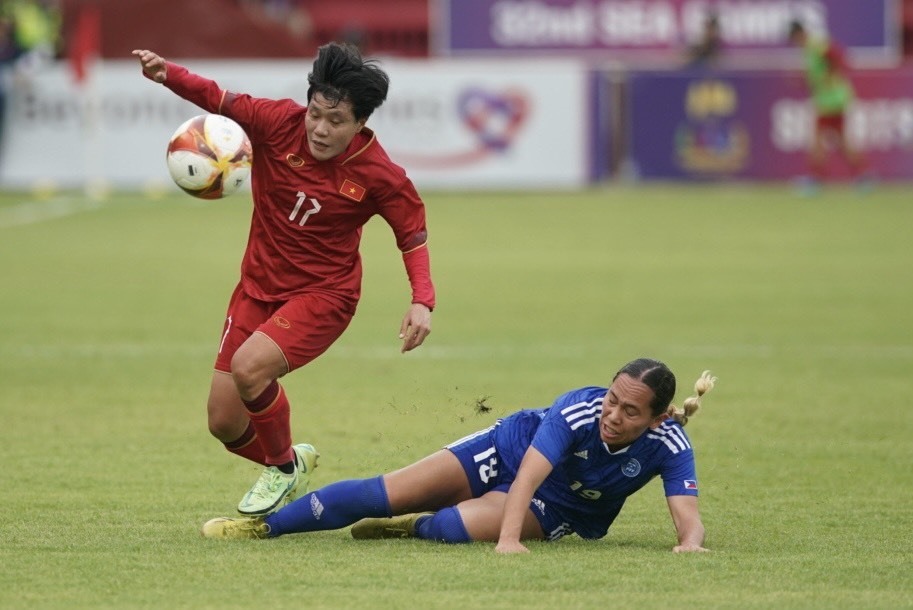 Dù thua trận cuối vòng bảng trước Philippines nhưng tuyển nữ Việt Nam vẫn có vé vào bán kết SEA Games 32. Ảnh: Hữu Phạm