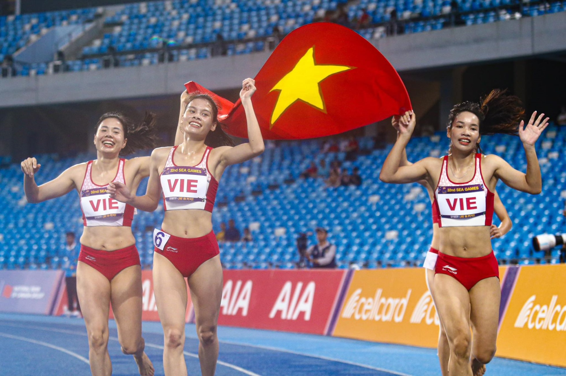 Đội tiếp sức 4x400m nữ giành huy chương vàng. Ảnh: Thanh Vũ