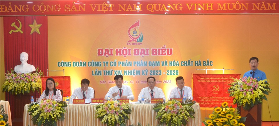 Ông Nguyễn Huy Thông, Chủ tịch Công đoàn Công nghiệp Hóa chất Việt Nam phát biểu tại đại hội. Ảnh: Hà Anh