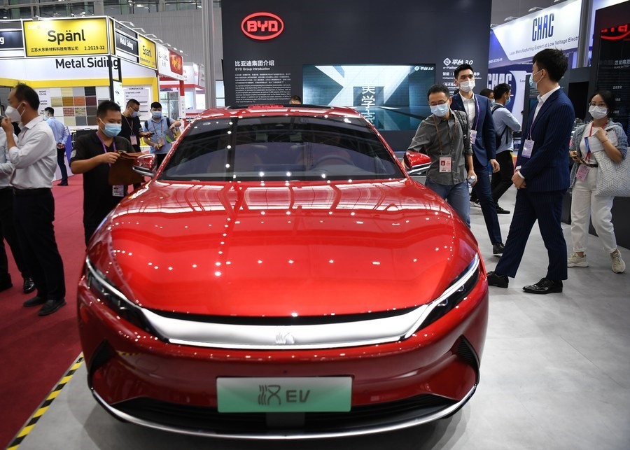 Một mẫu xe điện của BYD trong triển lãm năm 2021. Ảnh: Xinhua