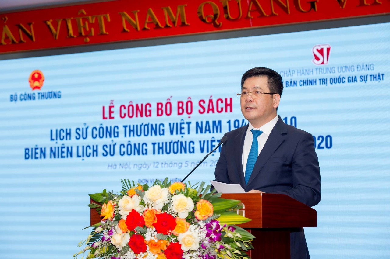 Bộ trưởng Bộ Công Thương Nguyễn Hồng Diên phát biểu. Ảnh: Ái Vân