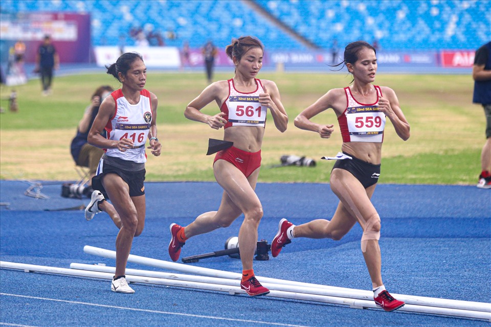 Ở những vòng cuối, top đầu chỉ còn 4 vận động viên trong đó có Nguyễn Thị Oanh, Odekta Elvina Naibaho, Hồng Lệ và chân chạy người Malaysia.