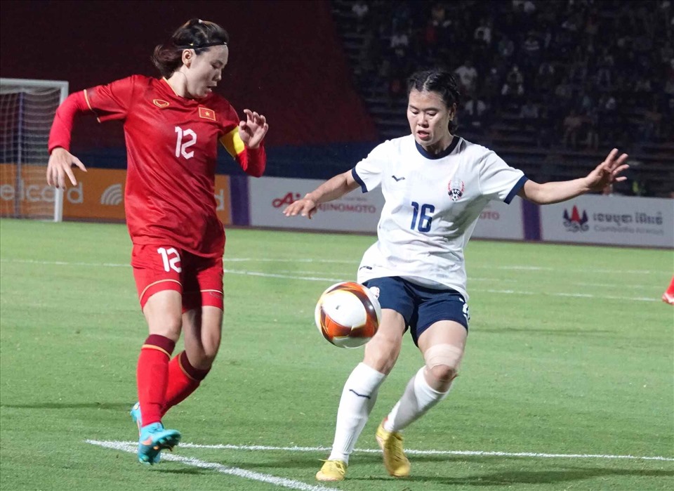 Cũng như trận gặp tuyển nữ Campuchia tại vòng bảng SEA Games 31, tiền đạo Hải Yến được tin tưởng đeo băng đội trưởng thay cho Huỳnh Như. Cô tiếp tục chứng tỏ duyên ghi bàn vào lưới Campuchia, khi lập công nâng tỉ số lên 2-0 ở phút 30. Đây cũng là bàn thắng thứ 2 của cô tại SEA Games 32.