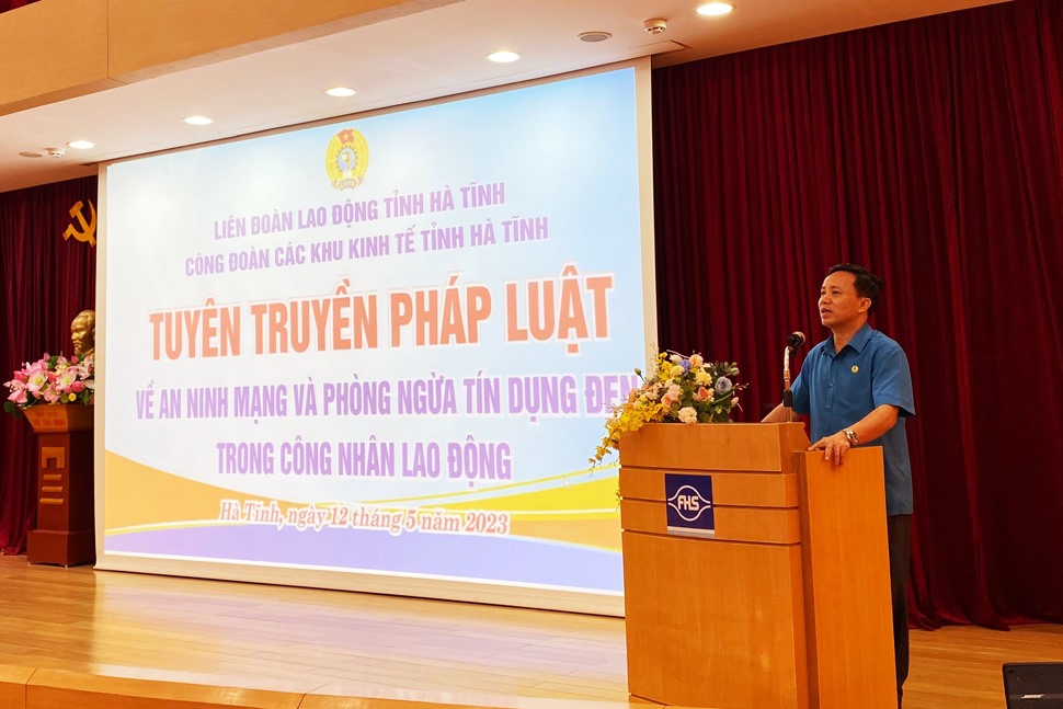 Ông Nguyễn Văn Danh - Chủ tịch LĐLĐ tỉnh Hà Tĩnh phát biểu tại buổi tuyên truyền. Ảnh: Công đoàn.