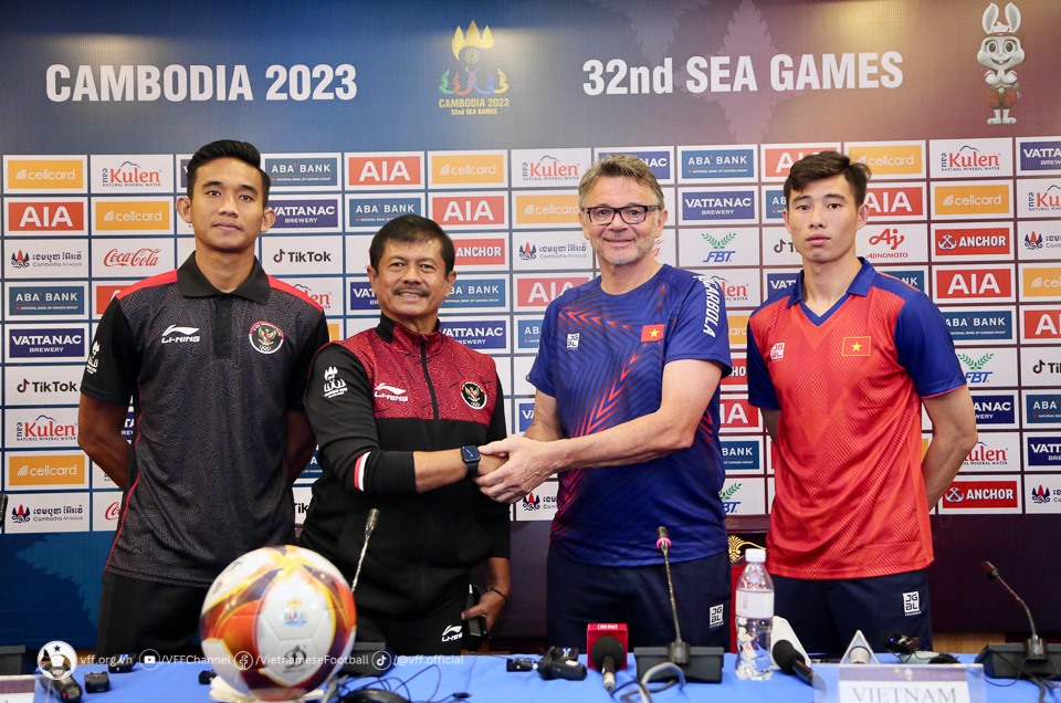 U22 Indonesia dưới bàn tay của huấn luyện viên Indra Sjafri đang trình diễn lối chơi hiệu quả tại SEA Games 32. Ảnh: VFF
