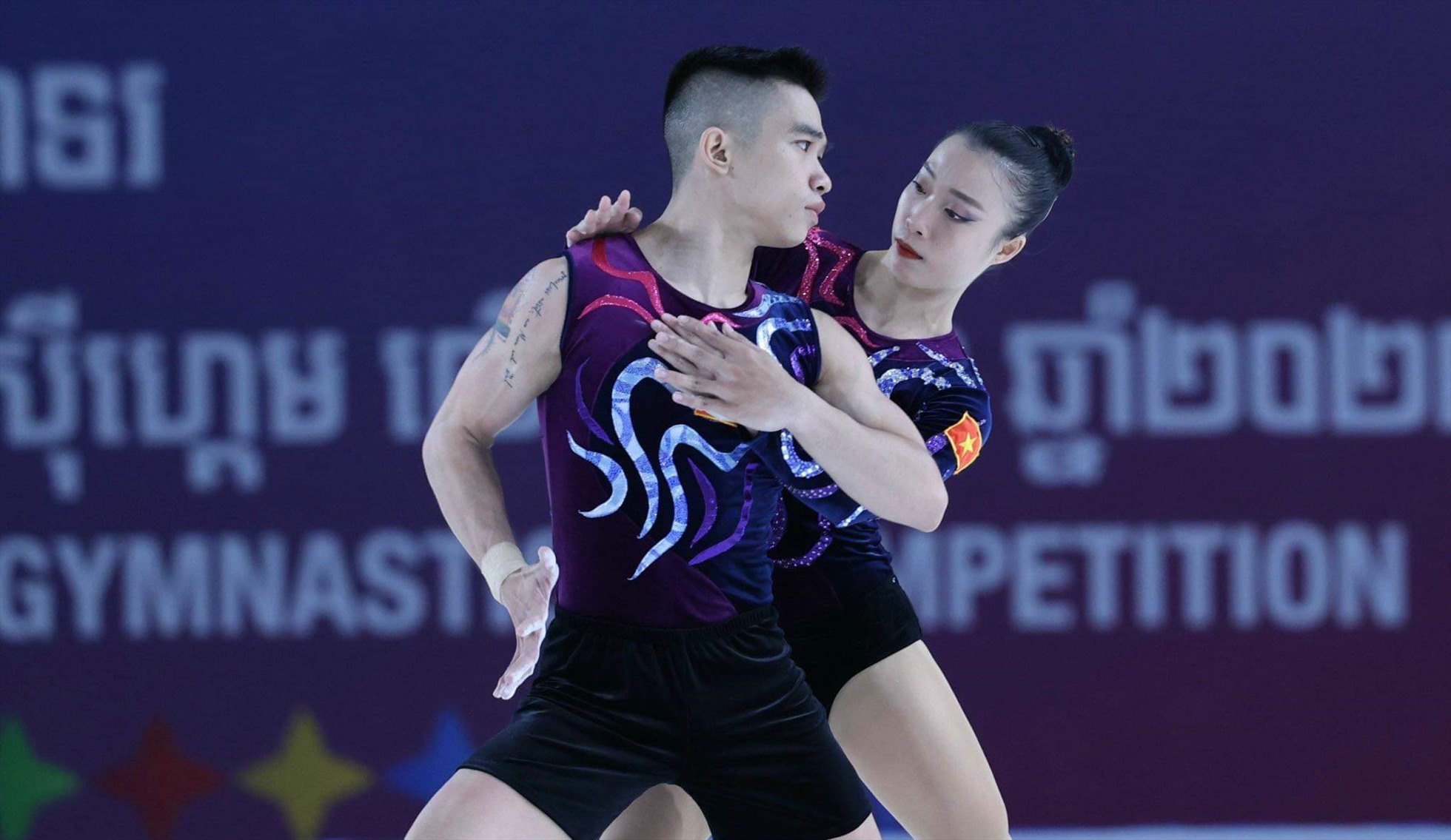 Thuý Vi và Hoàng Phong giành huy chương vàng nội dung đồng đội nam nữ. Ảnh: Hoàng Linh