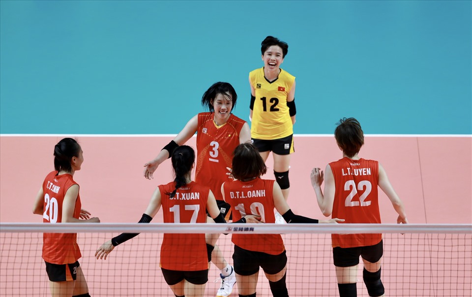 Tuyển bóng chuyền nữ Việt Nam đã có chiến thắng vất vả trước Indonesia ở bán kết. Ảnh: Duy Nam